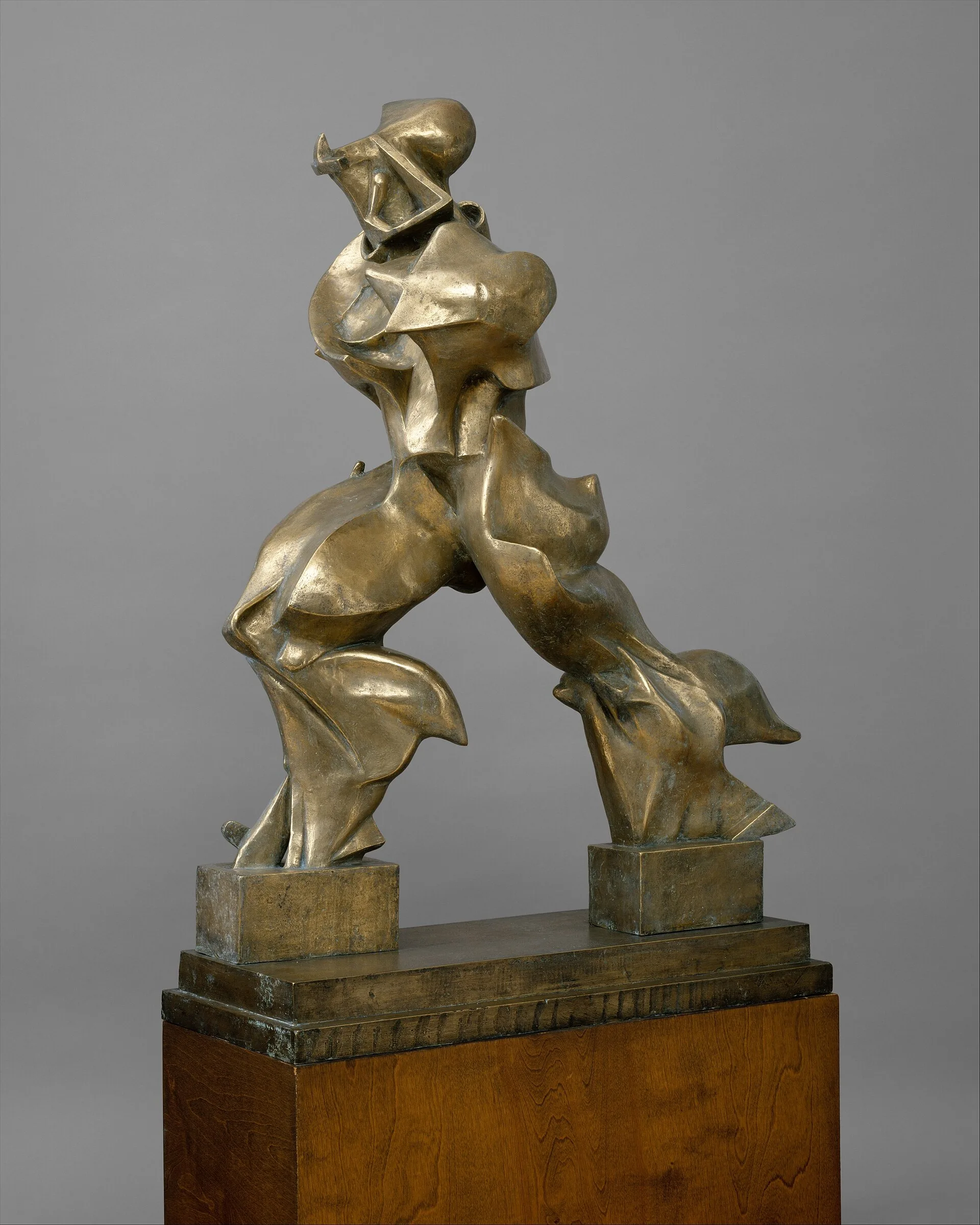 Abstrait : Formes uniques de la continuité dans l'espace, sculpture d'Umberto Boccioni (1913)