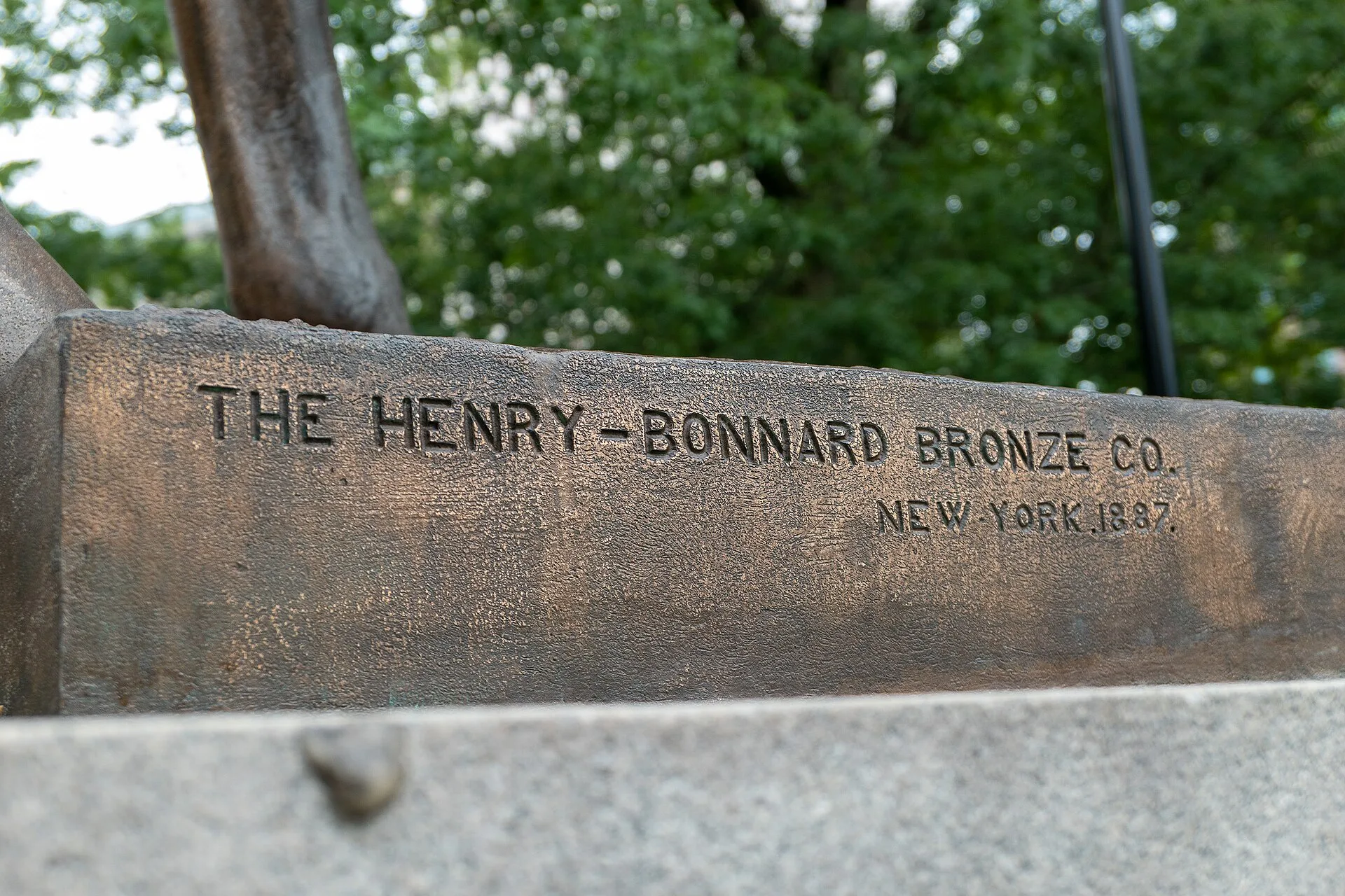 Certificat d'authenticité : cachet du fondeur Henry-Bonnard Bronze Co. (New-York, 1887) gravé sur un bronze