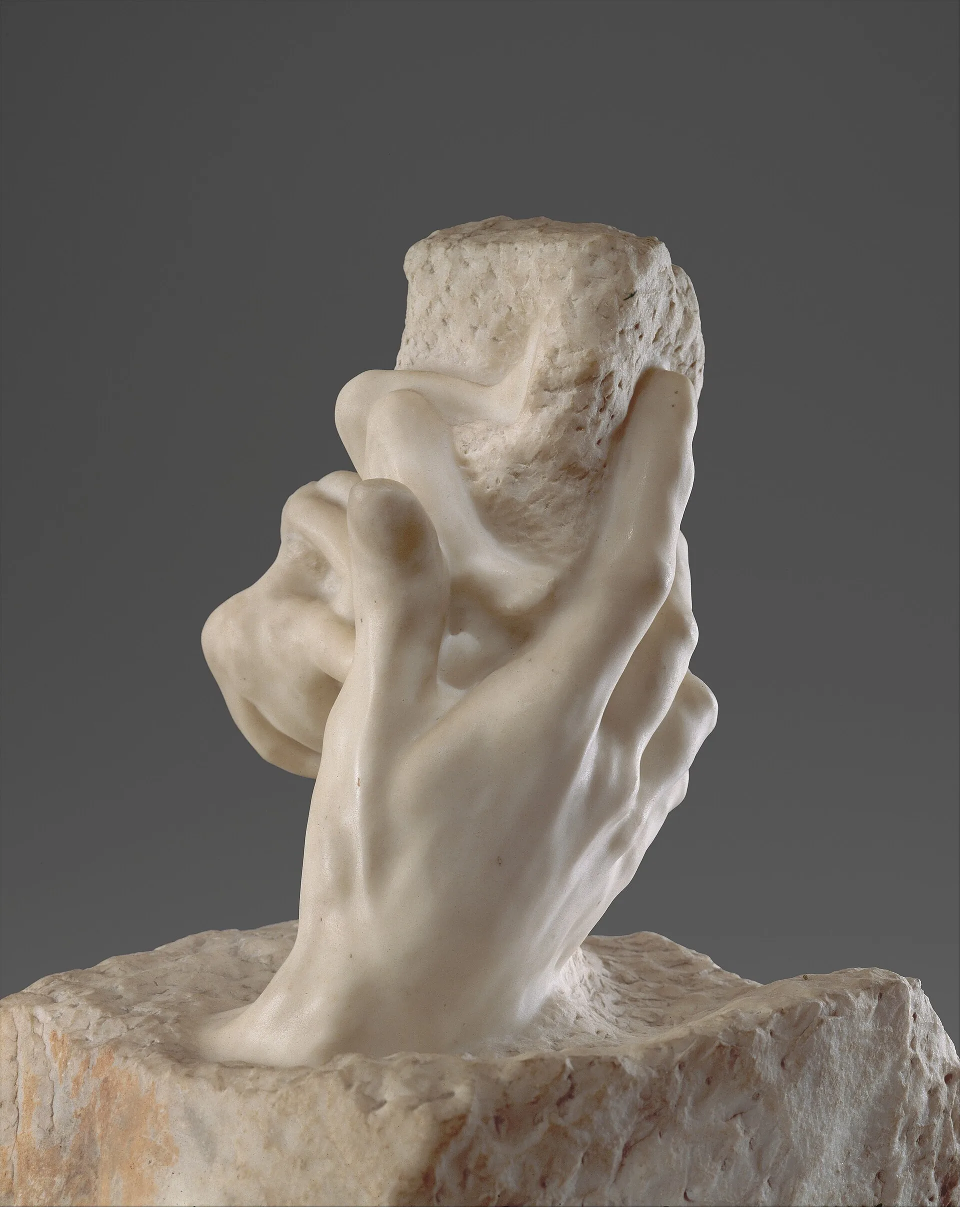 Modelage : La Main de Dieu d'Auguste Rodin, une main qui modèle une figure dans la matière
