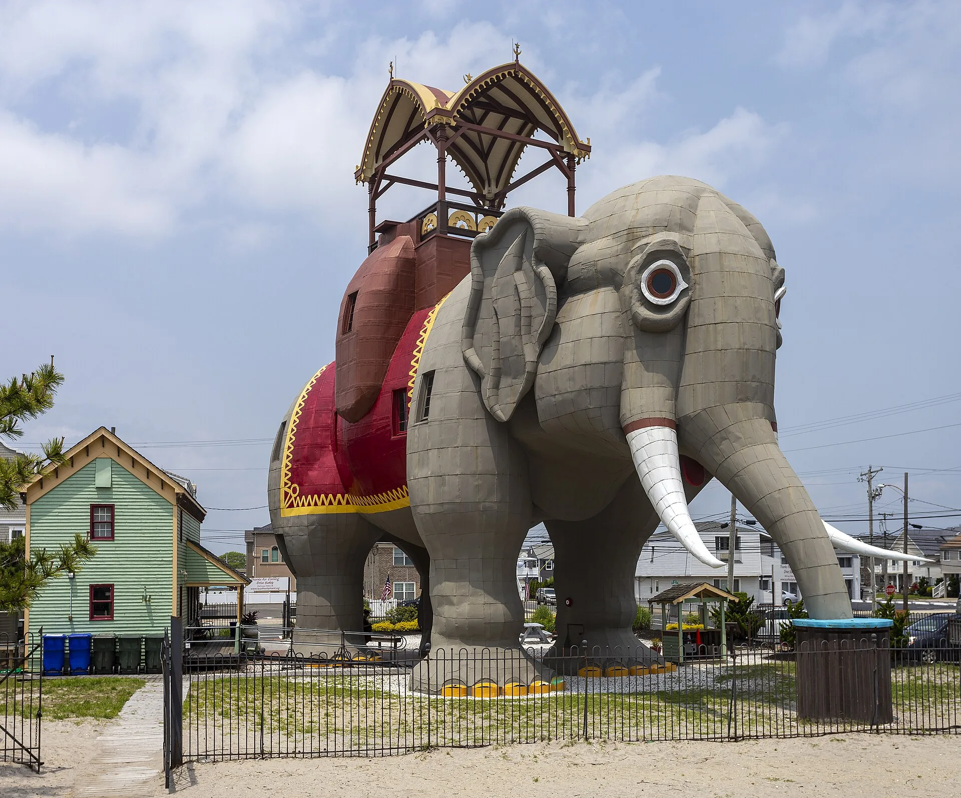 Pop art : Lucy the Elephant (1881), bâtiment-enseigne géant en forme d'éléphant, Margate City